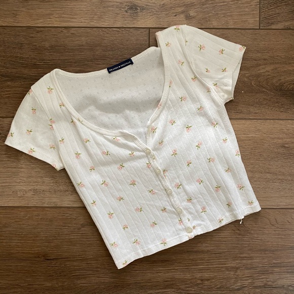 Brandy Melville Tops Brandy Melville Floral Zelly Top Poshmark